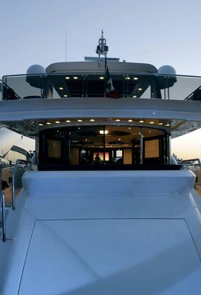 Azimut Grande 100 يخت ديناميكي يحضن المالك، ضيوفه والطاقم